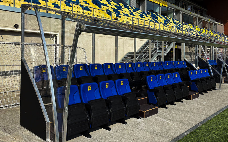 STVV Europaproof met custom dugouts en nieuwe stadionstoelen