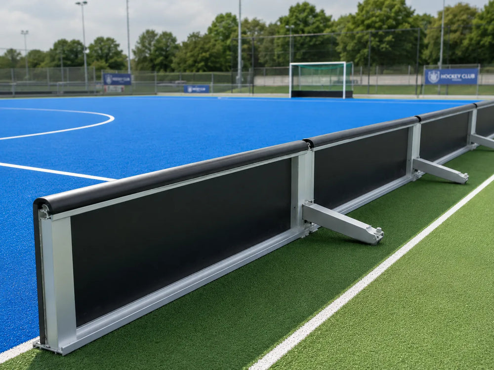 Modulaire Hockey 5s boarding met zwarte kunststof panelen en aluminium frame