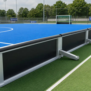 Modulaire Hockey 5s boarding met zwarte kunststof panelen en aluminium frame