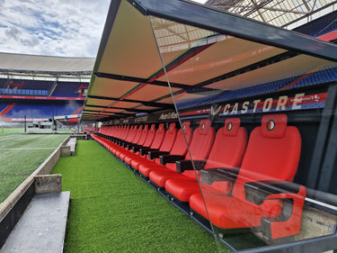 18 meter dugout met business seats