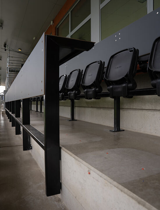 Perstafel met opklapbare stoelen KAA Gent