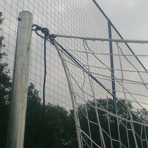 Koord om Kooi doelnet te spannen